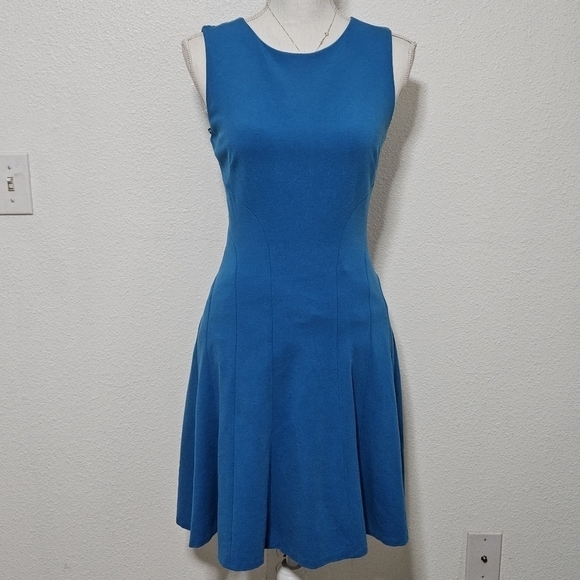 Diane Von Furstenburg fit and flare style dress size 2 - Picture 1 of 15